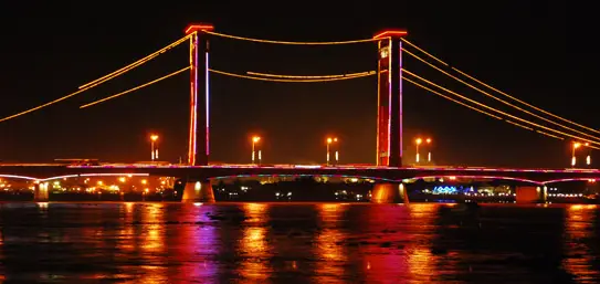 Ampera Bridge At Night Palembang, Indonesia | Airasia Pesta Blogging Communities Trip 2009 | Things To Do In Palembang, Indonesia | Indonesia, Palembang, Pesta Blogger, Sumatra, Things To Do In Palembang | Author: Anthony Bianco - The Travel Tart Blog